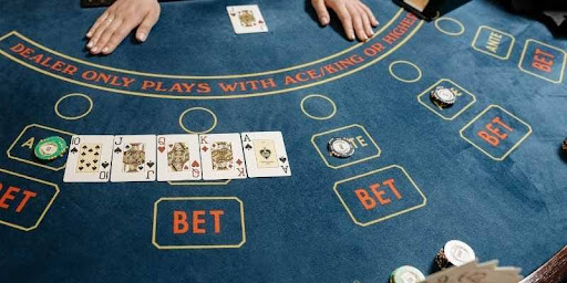 Kinh nghiệm chơi poker 8xbet: Nâng tầm kỹ năng với các chiến thuật nâng cao